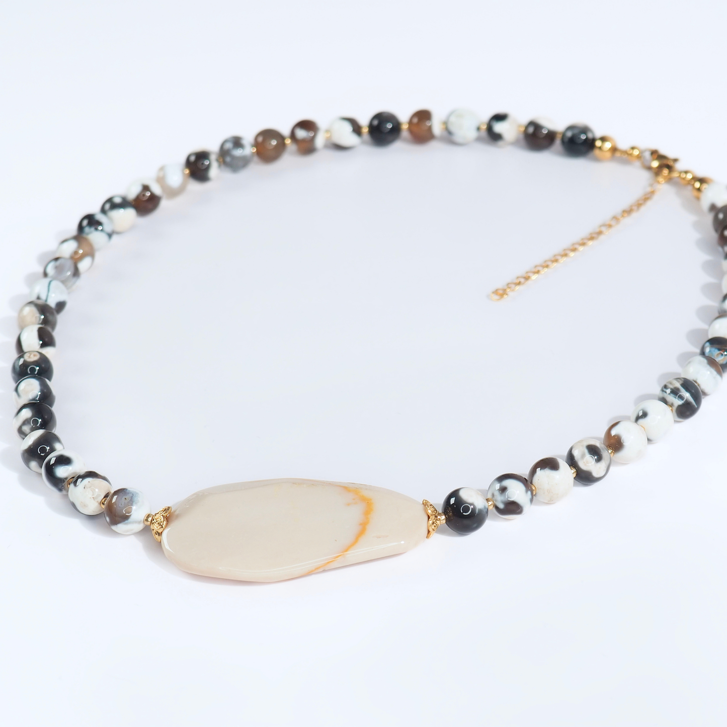 SoulJewls “Tranquilidad Dorada” Necklace — Botswana & Cream Agate